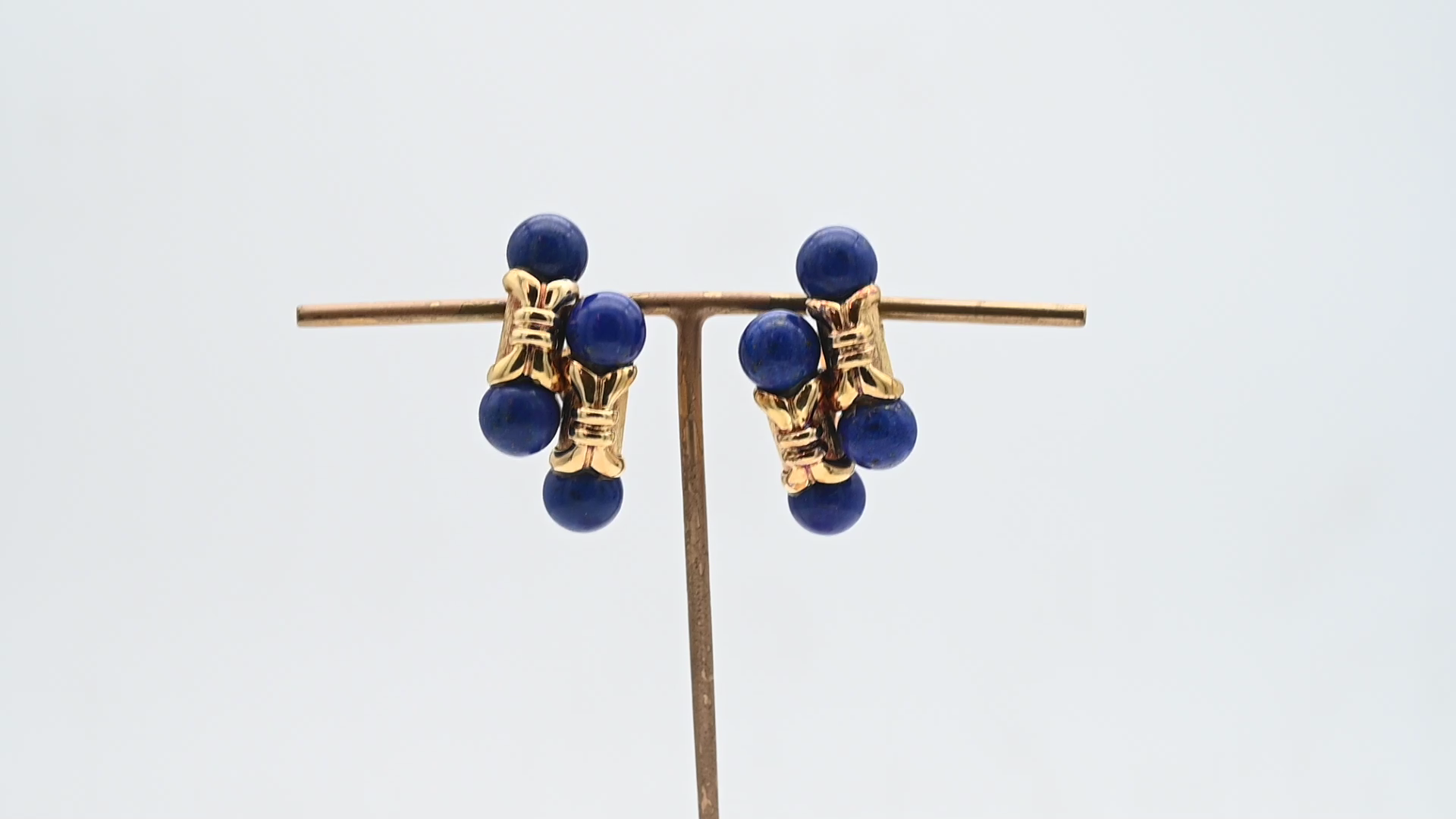 עגילי וינטאג משובצים אבני לאפיס כדוריות, זהב 18K - מק"ט 50504