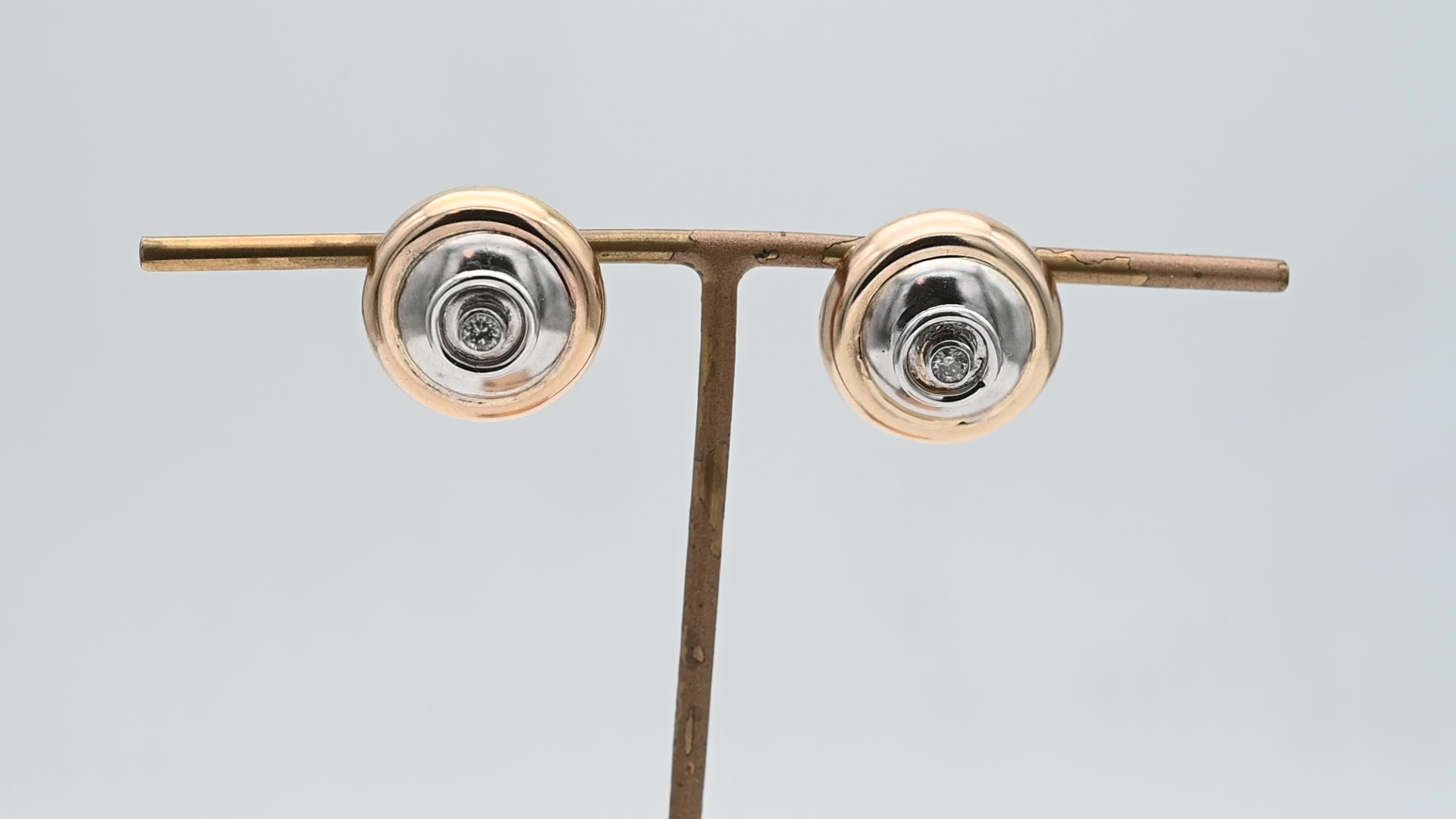 עגילי וינטאג צמודים בקוטר 1.8 ס"מ - משובצים יהלומים - מק"ט 50648, זהב 14K