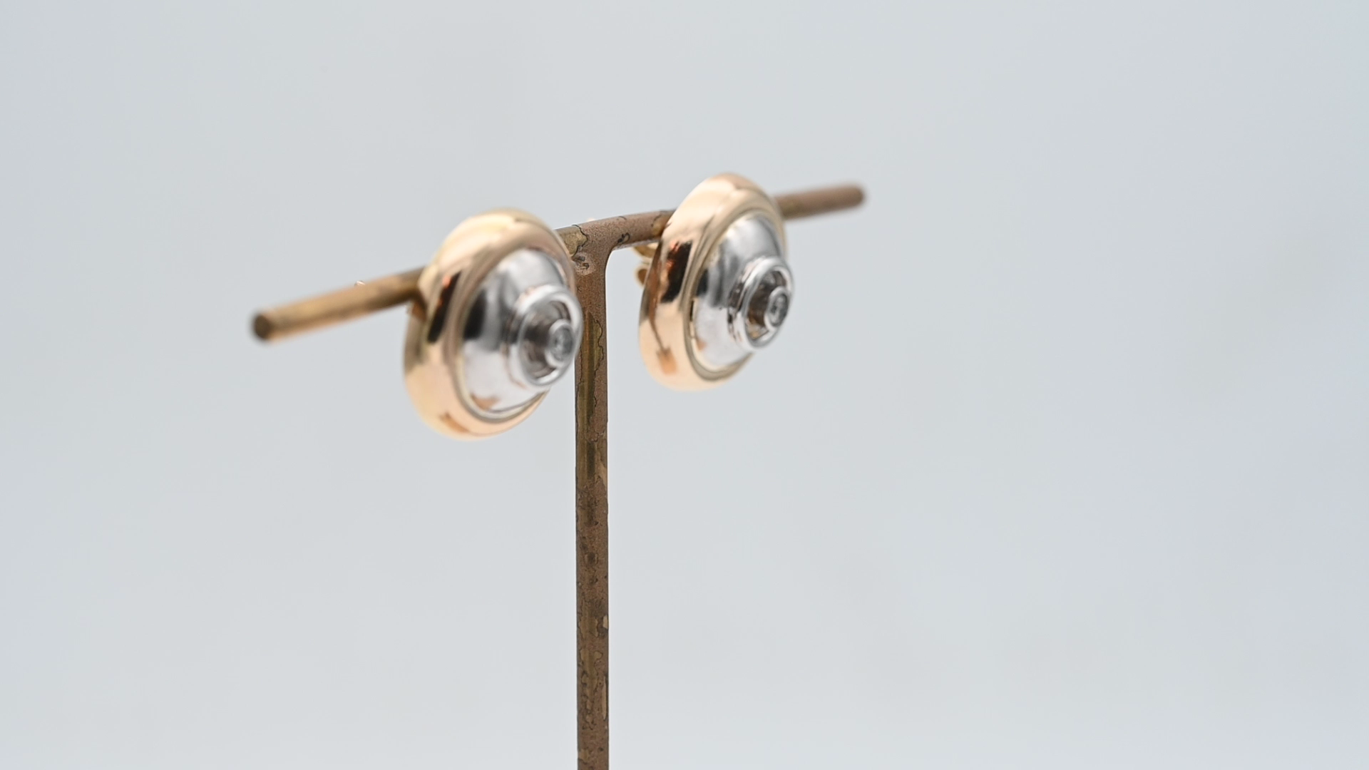 עגילי וינטאג צמודים בקוטר 1.8 ס"מ - משובצים יהלומים - מק"ט 50648, זהב 14K