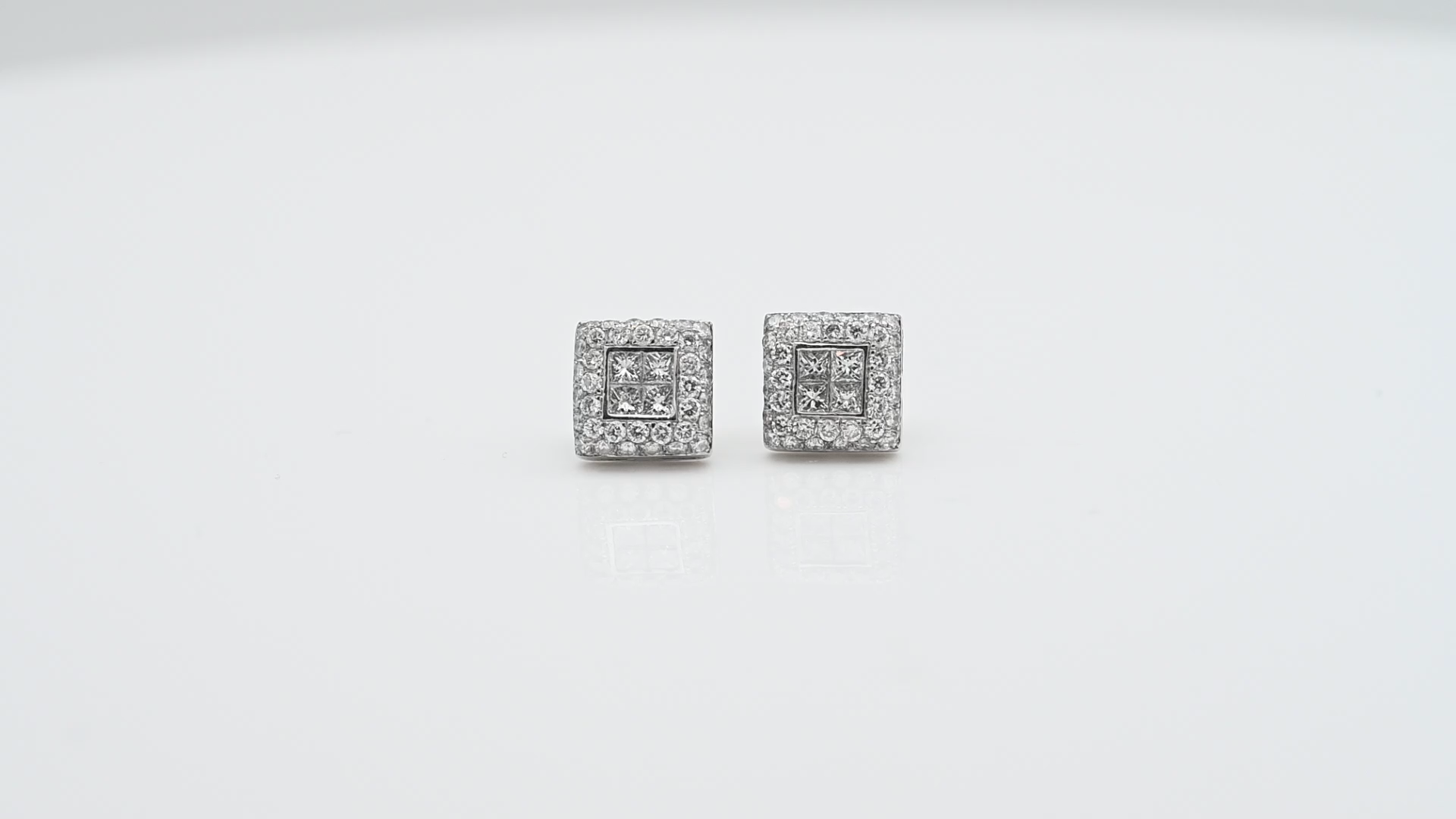 עגילים צמודים משובצים יהלומים בחיתוך פרינסס ועגול - מק"ט 50824, זהב 18K