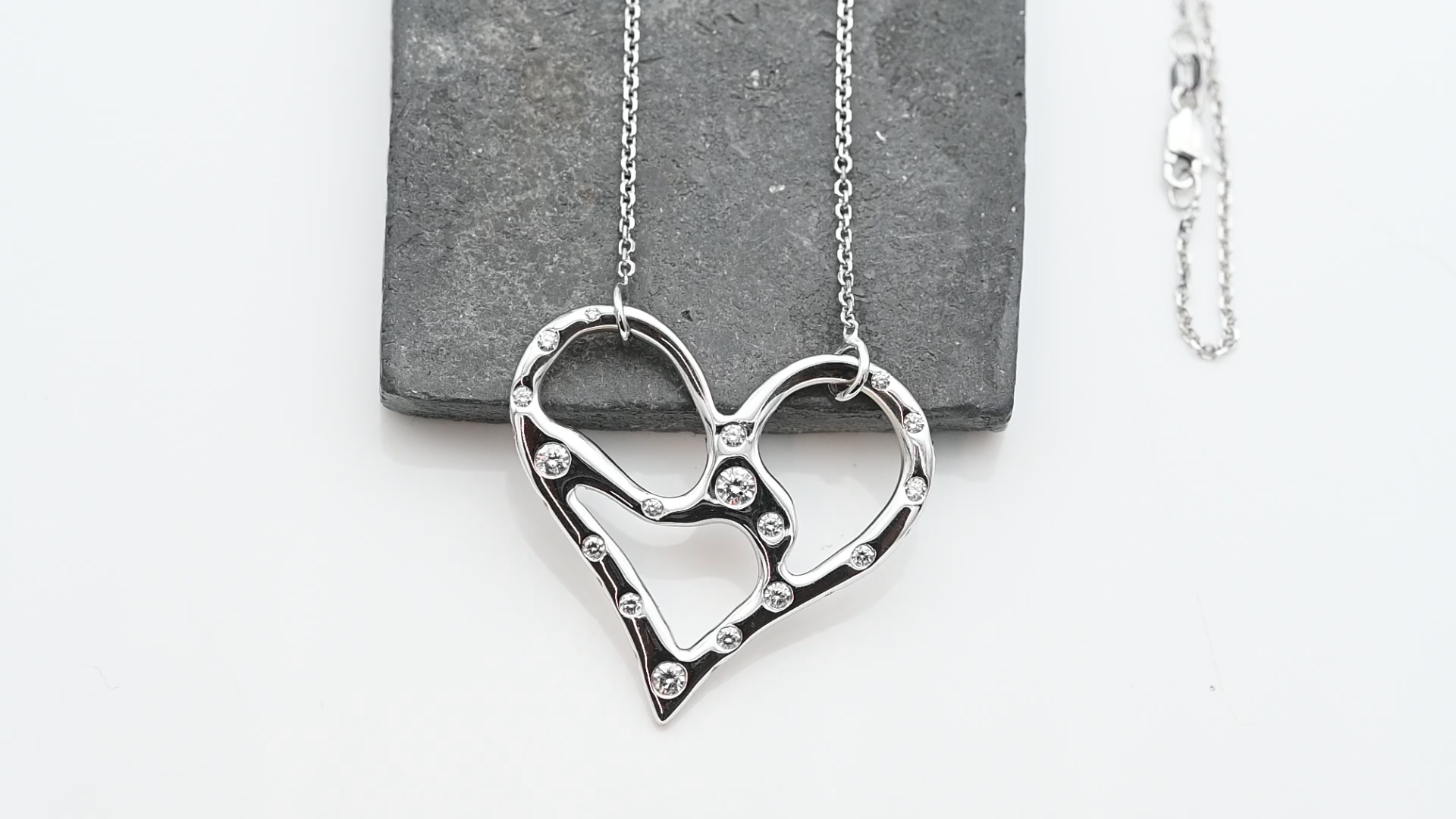 תליון בצורת לב גדול משובץ יהלומים, שרשרת 14 קראט תליון 18 קראט - מק"ט 50891, זהב 18+14K