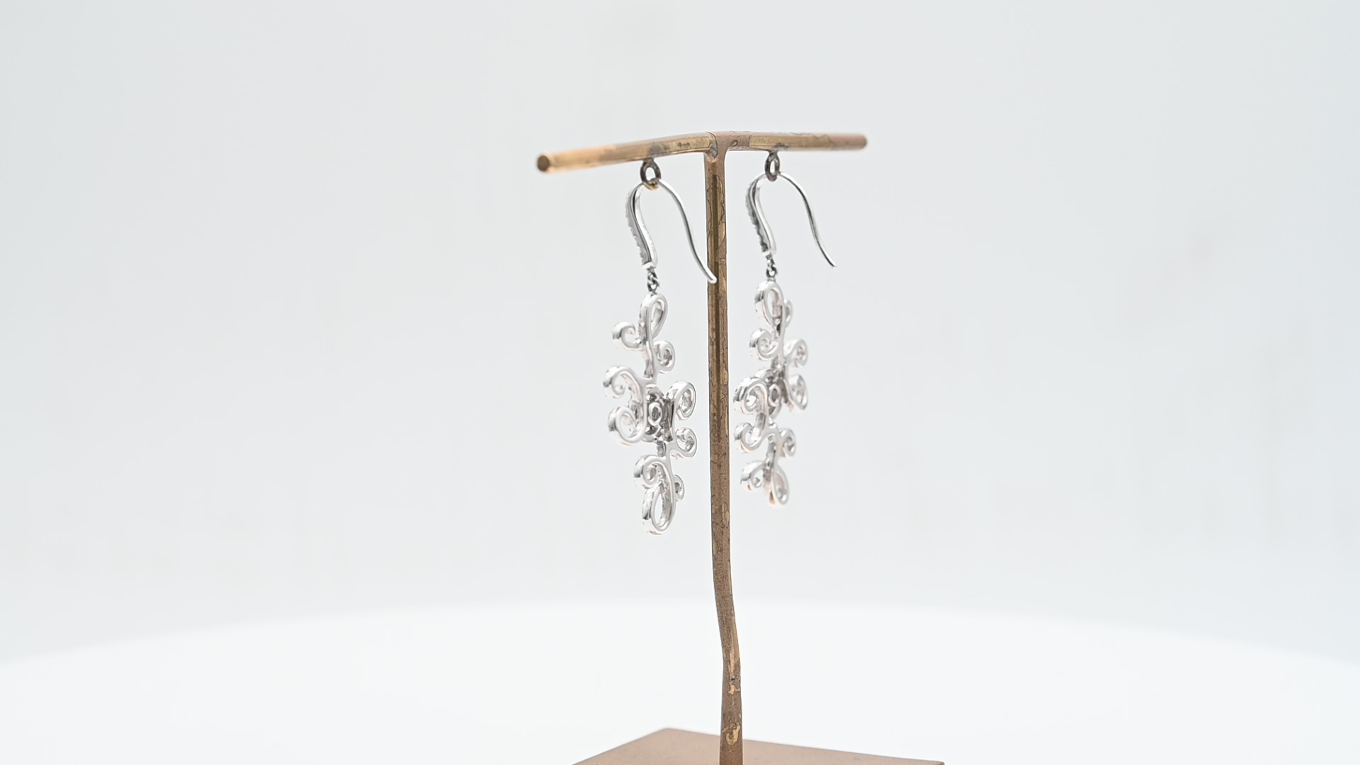 עגילים תלויים משובצים יהלומים - מק"ט 50973, זהב 18K