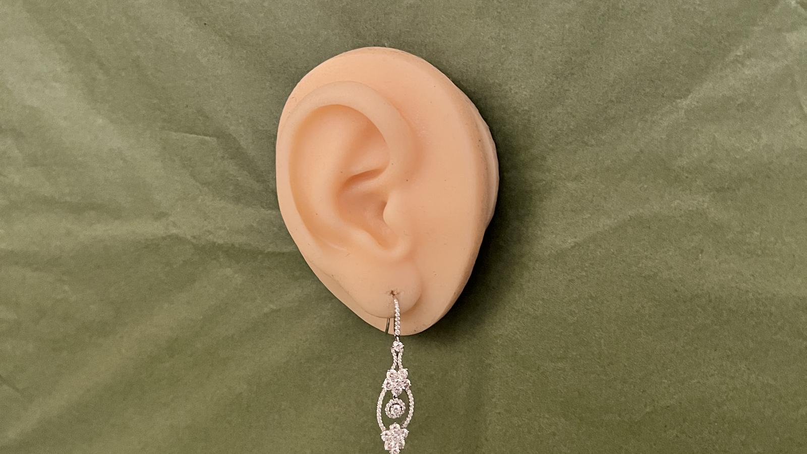 עגילים תלויים משובצים יהלומים - מק"ט 50976, זהב 18K