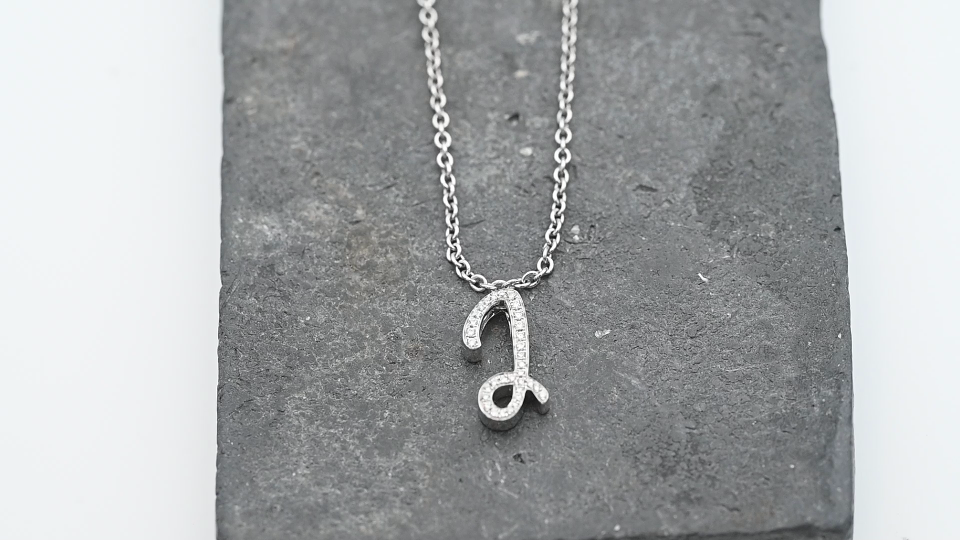 תליון האות "I" משובץ יהלומים, ללא שרשרת - מק"ט 51032, זהב 18K