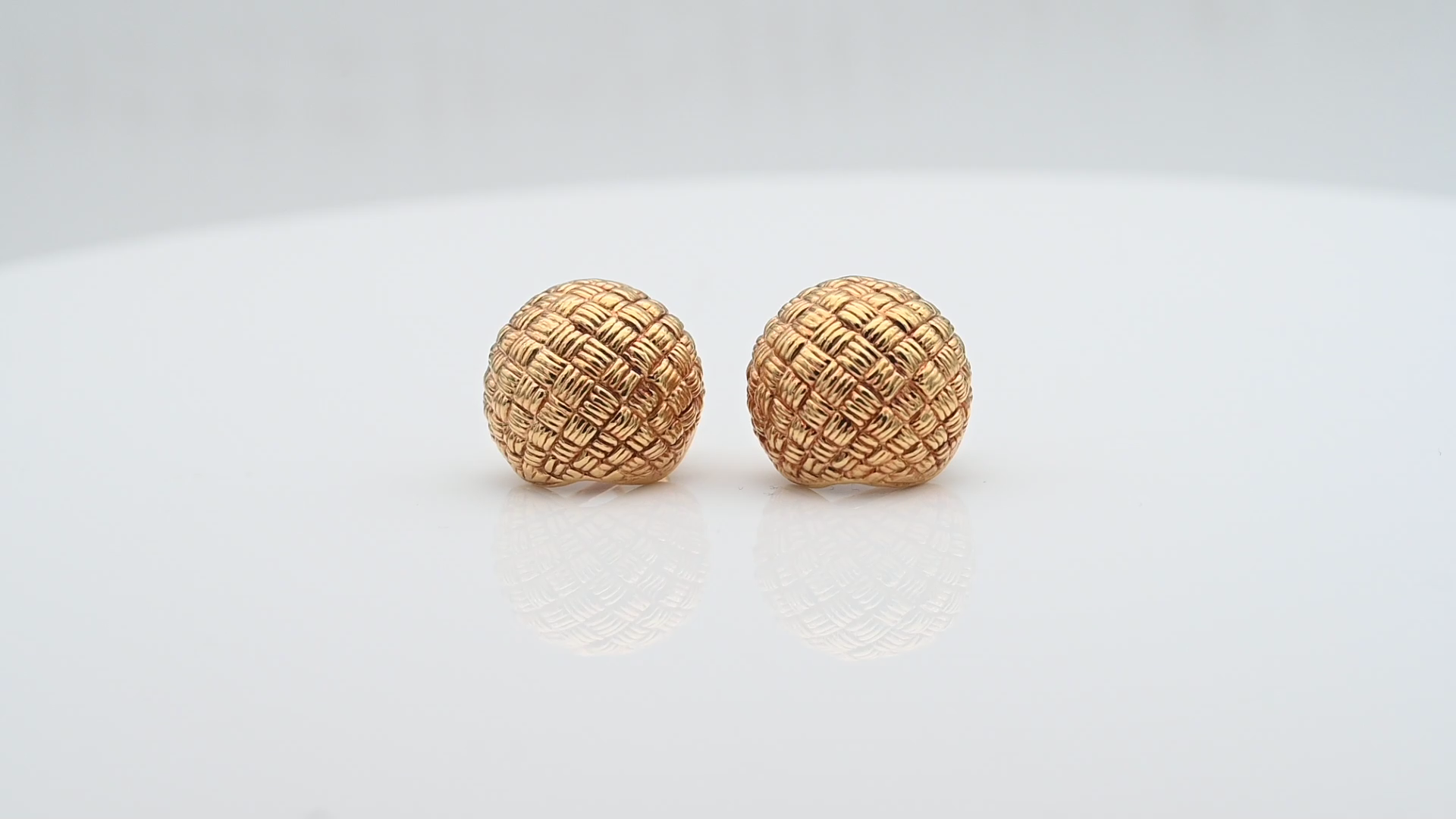 עגילי וינטג' איטלקיים חלולים בדוגמה קלועה  - מק"ט 51078, זהב 18K