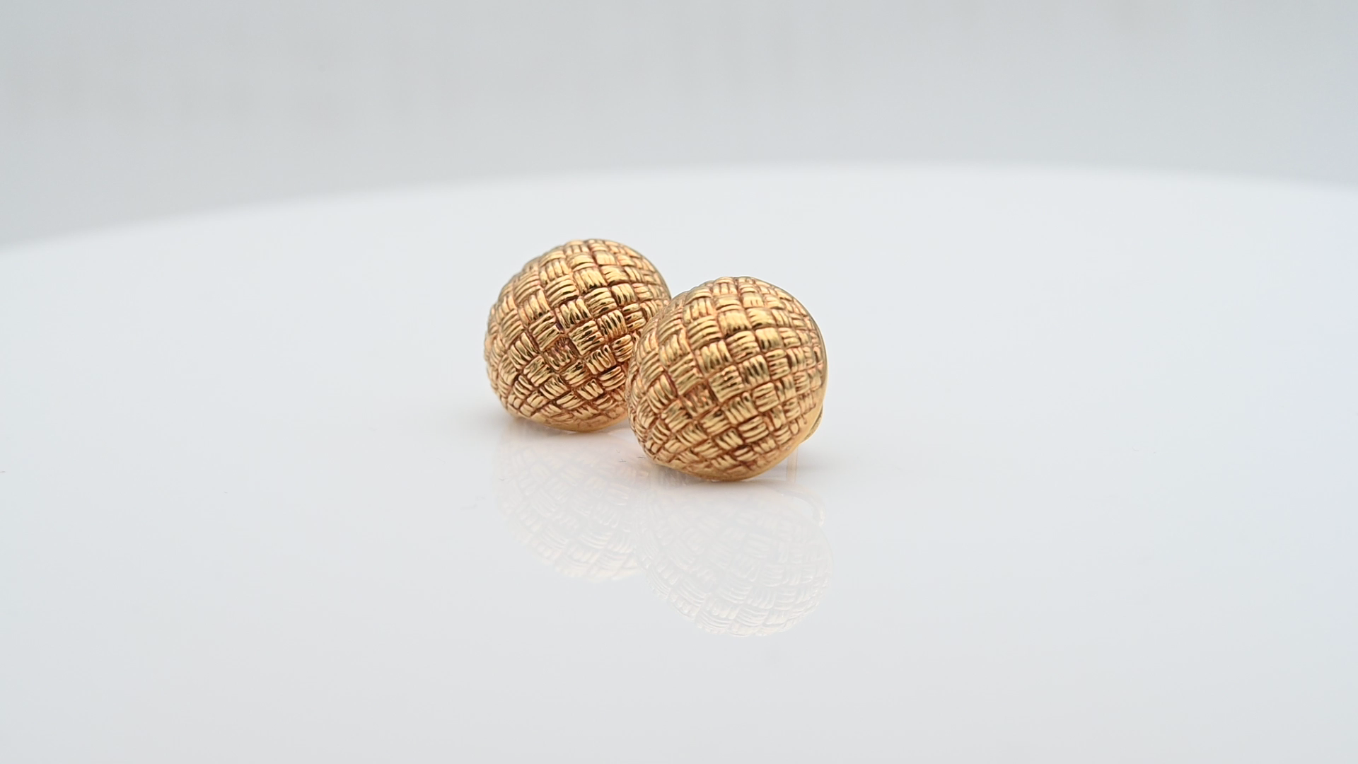 עגילי וינטג' איטלקיים חלולים בדוגמה קלועה  - מק"ט 51078, זהב 18K