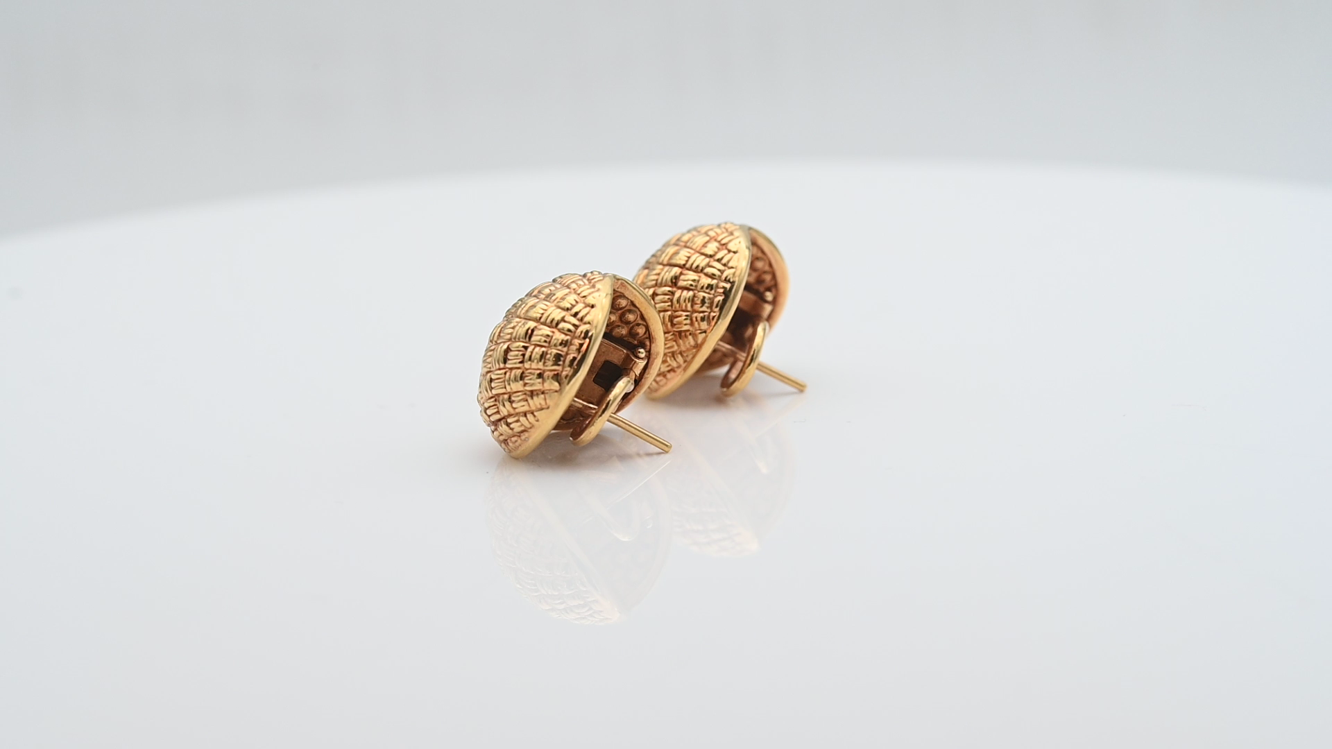 עגילי וינטג' איטלקיים חלולים בדוגמה קלועה  - מק"ט 51078, זהב 18K