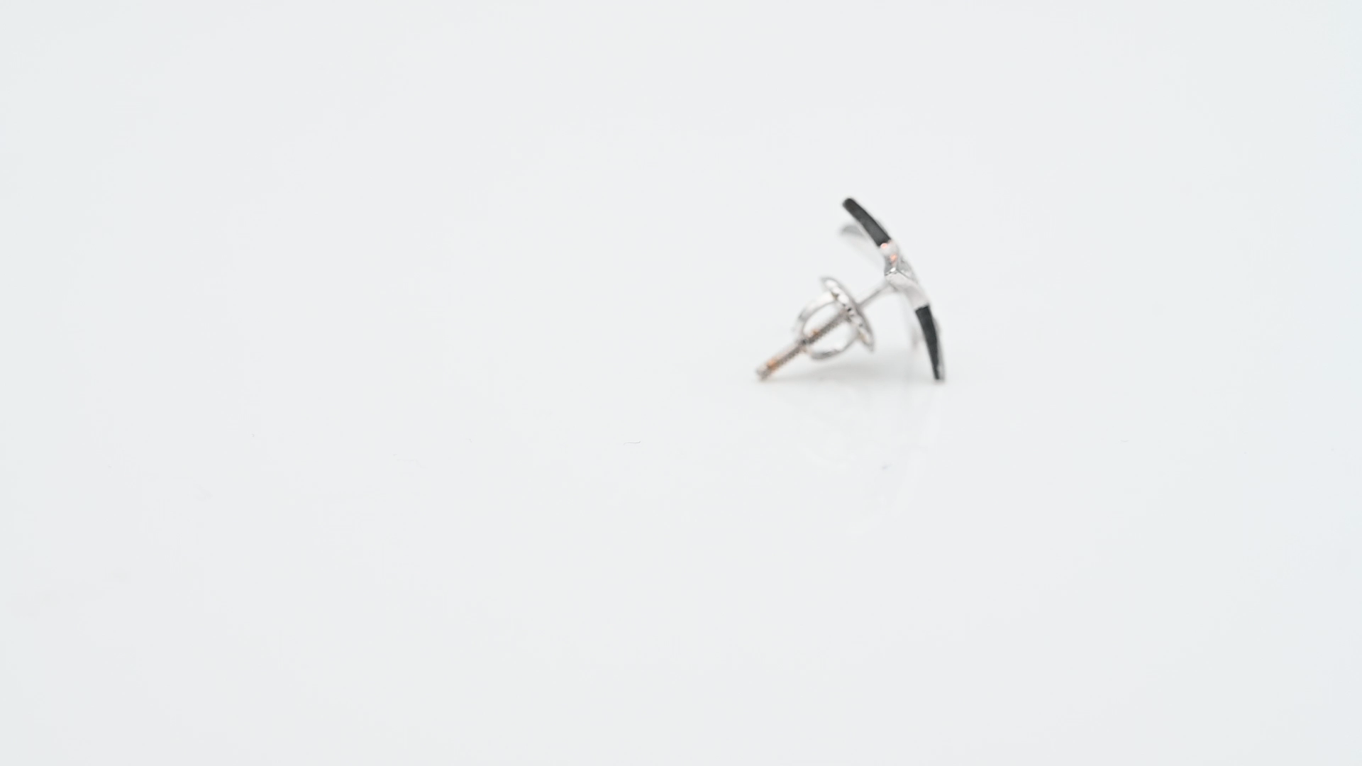 עגיל בודד בצורת כוכב משובץ יהלומים - מק"ט 51142, זהב 14K