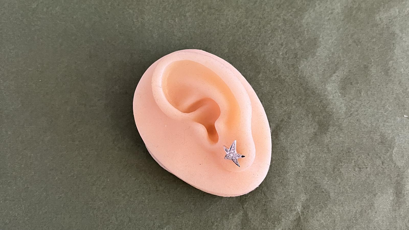 עגיל בודד בצורת כוכב משובץ יהלומים - מק"ט 51142, זהב 14K