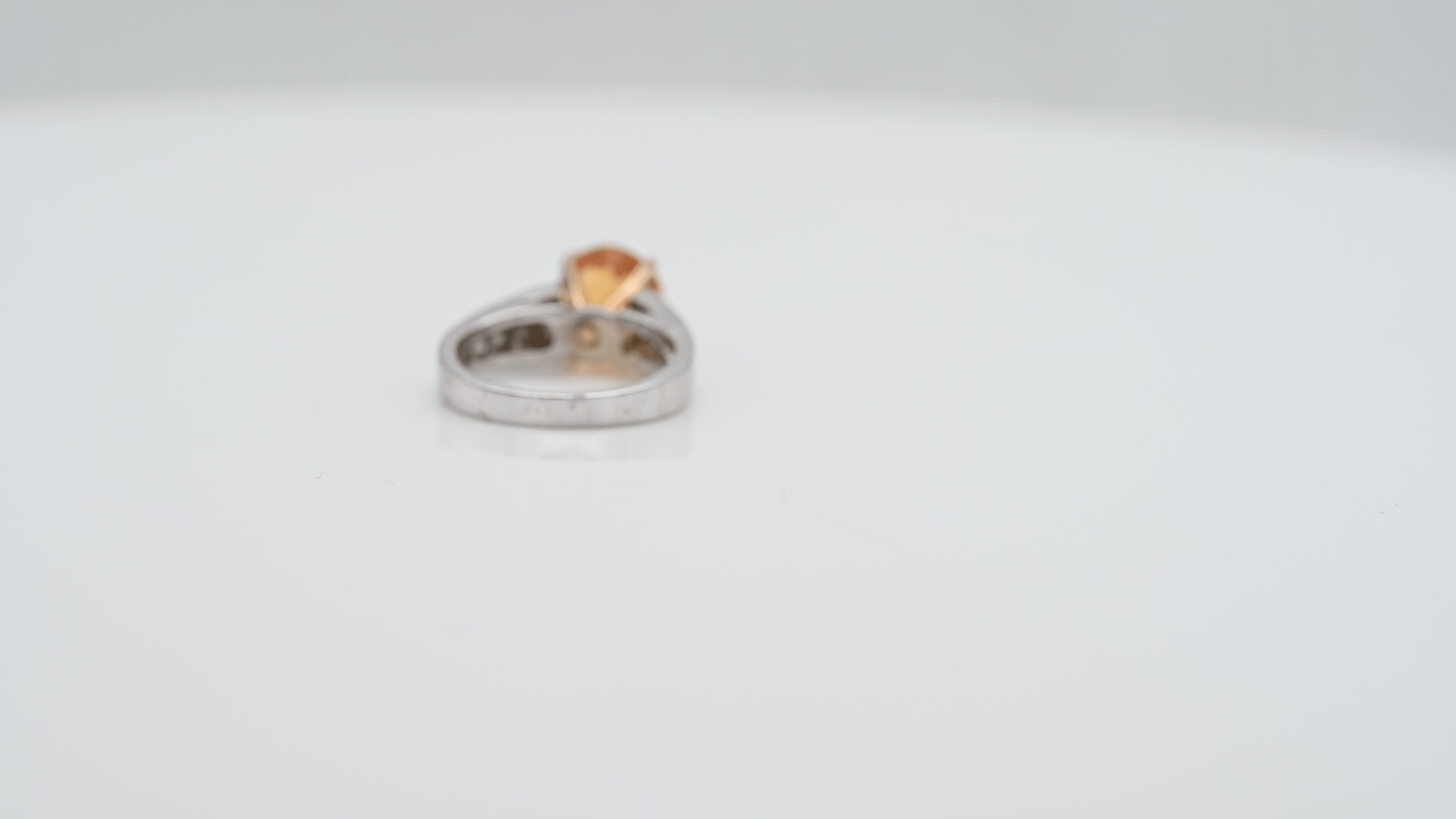 טבעת וינטאג משובצת ציטרין ויהלומים בחיתוך פרינסס, זהב 14K - מק"ט 60047