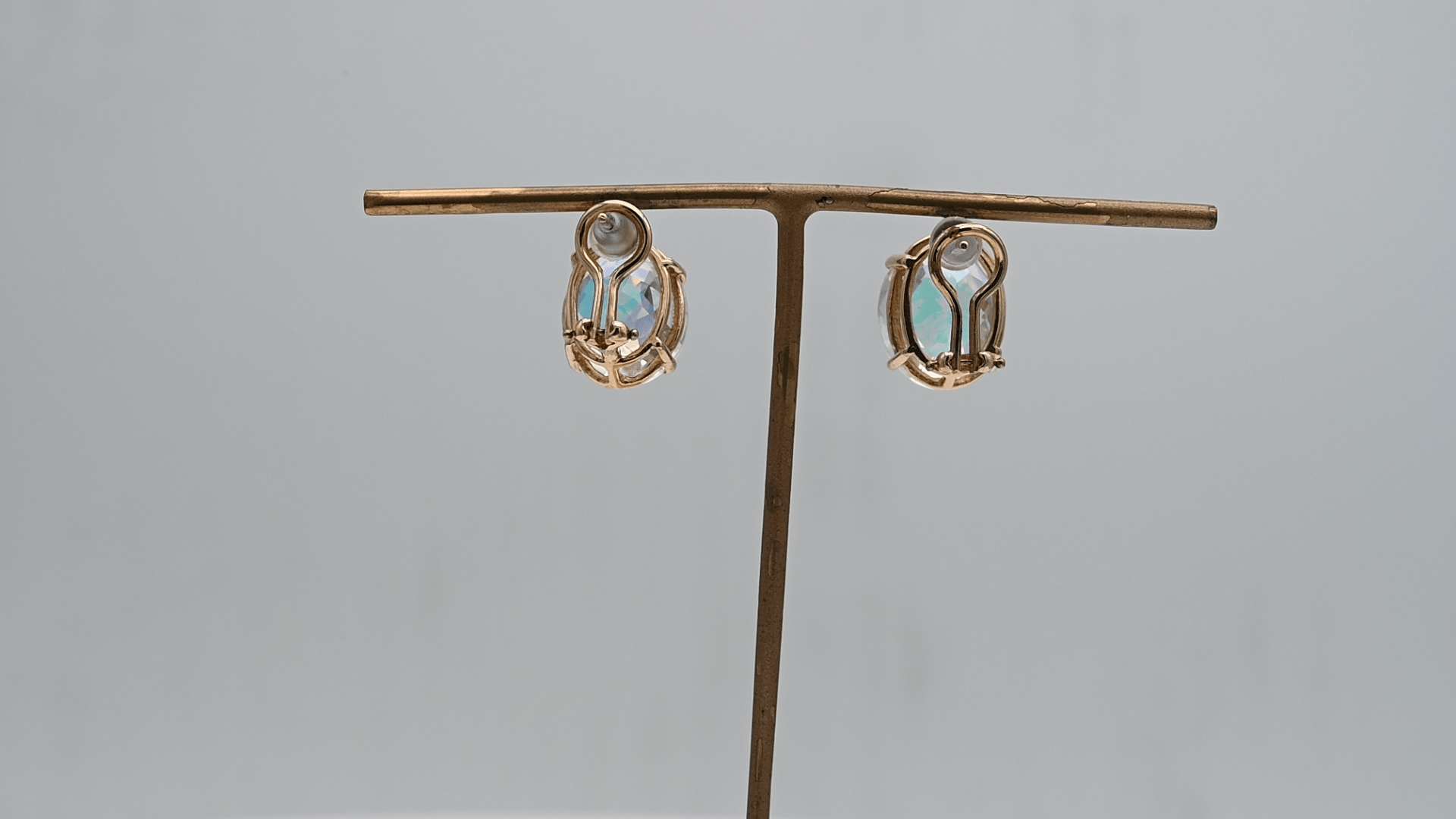 עגילים צמודים משובצים קריסטל, זהב 9-14K - מק"ט 60122