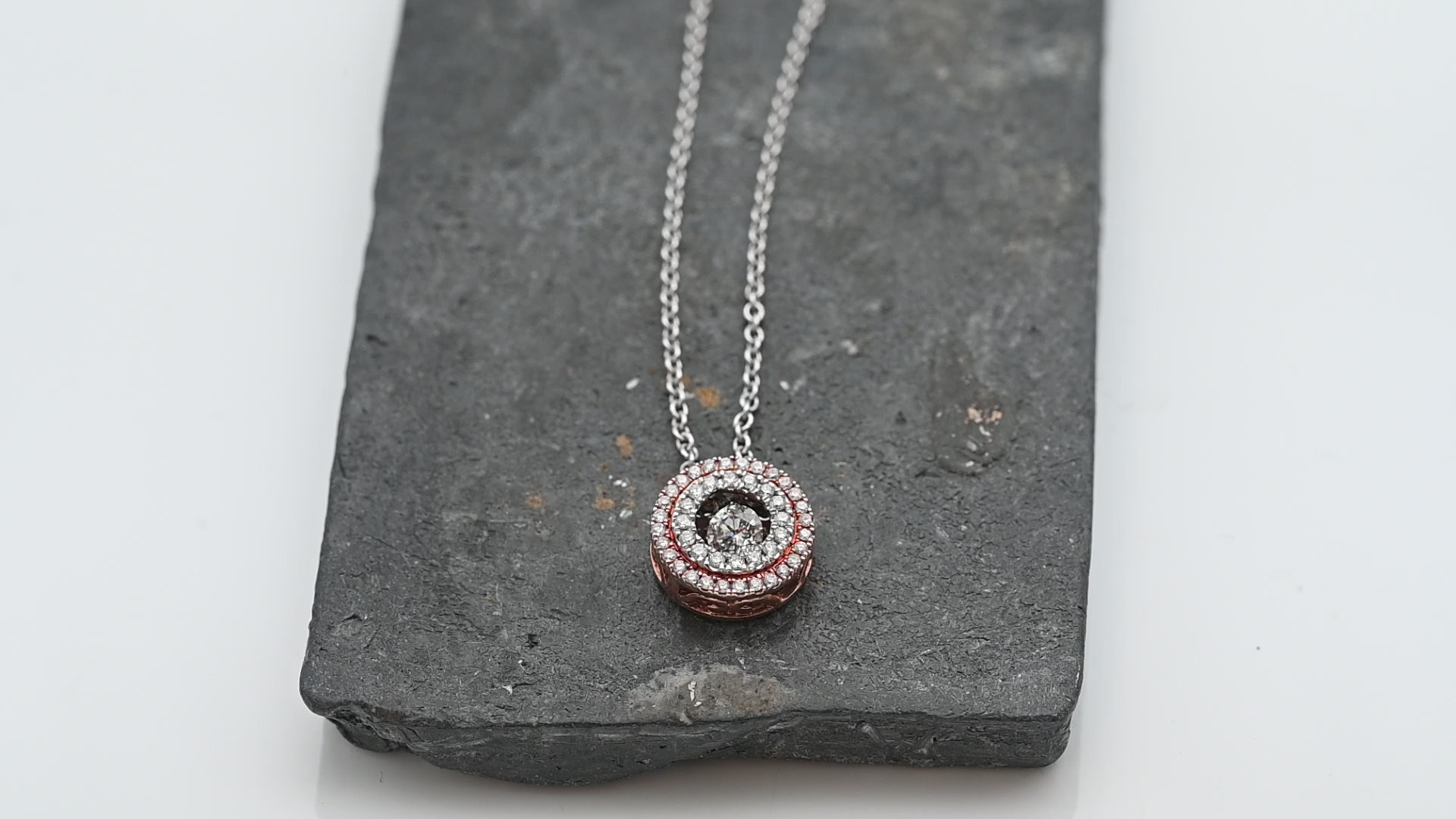 תליון בקוטר 1 ס"מ משובץ יהלומים, ללא שרשרת - מק"ט 60460, זהב 14