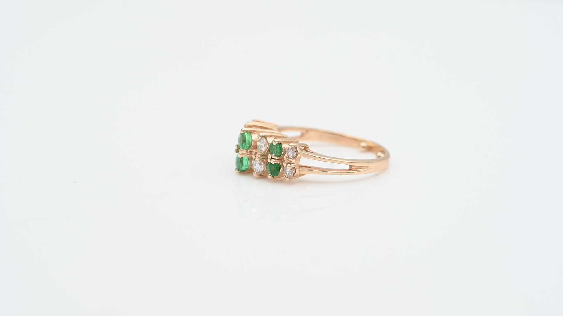 טבעת וינטג' משובצת אמרלדים ויהלומים - מק"ט 60558, זהב 18K