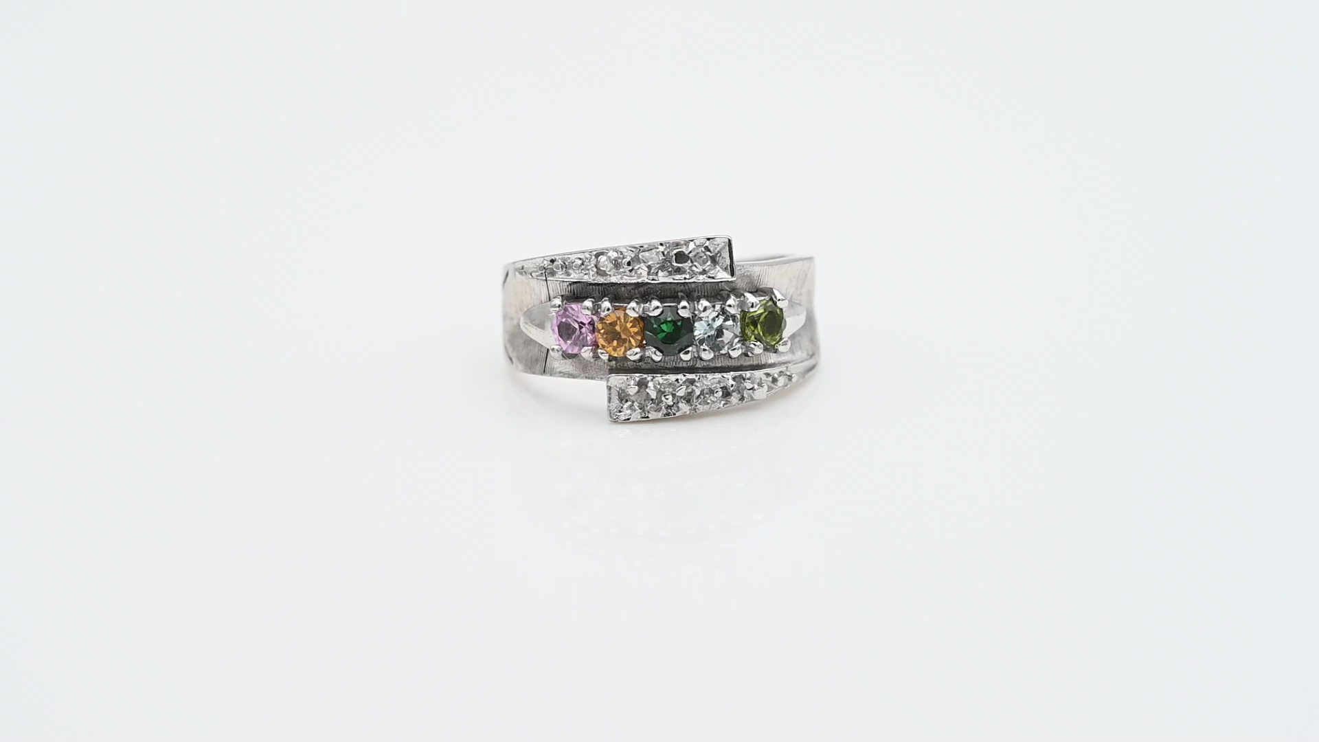 טבעת וינטג' משובצת אבני חן צבעוניות ויהלומים בחיתוך ישן - מק"ט 60595, זהב 14K