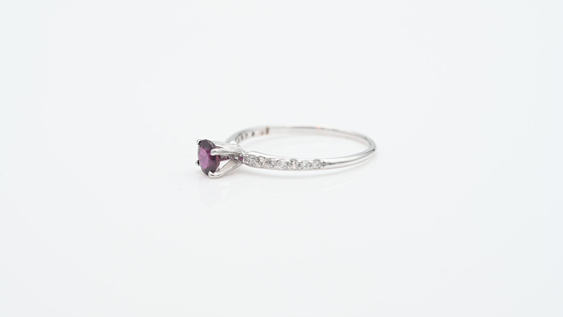 טבעת וינטג' משובצת אמטיסט ויהלומים - מק"ט 60615, זהב 14K