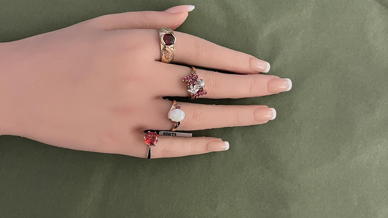 טבעת וינטג' משובצת אבני רובי ויהלומים - מק"ט 60666, זהב 14K