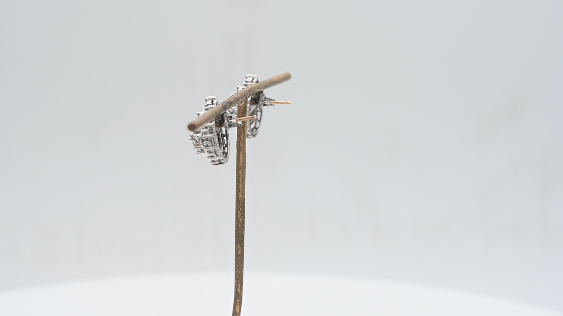 עגילי וינטאג בצורת טיפה משובצים יהלומים בחיתוך בגט ועגול - מק"ט 60877, זהב 10K