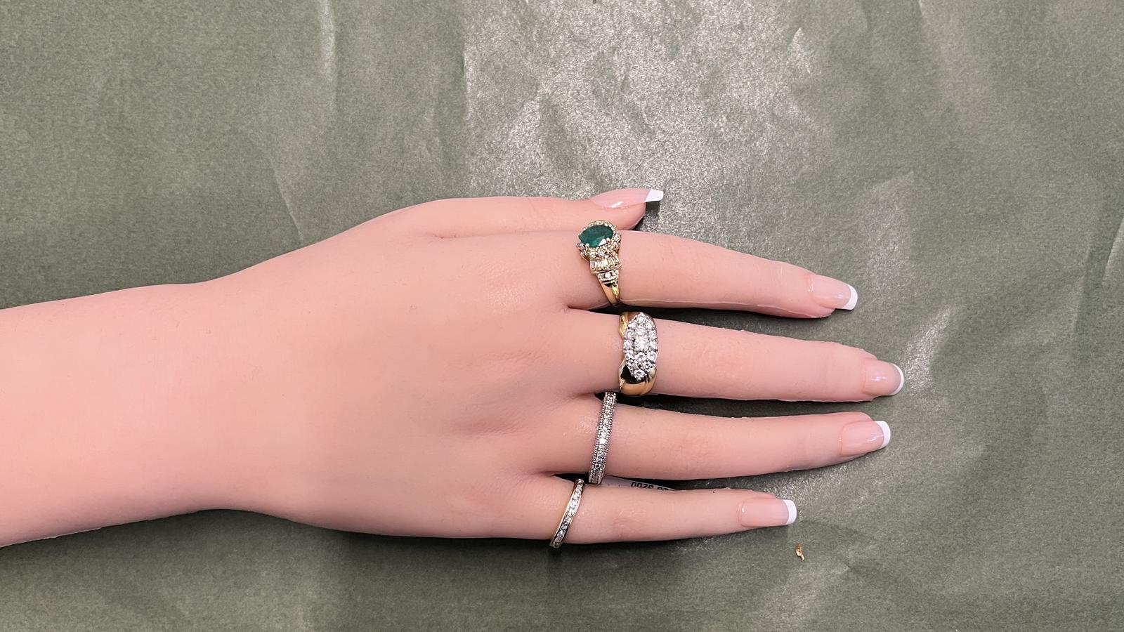 טבעת וינטאג עם פיתוחים בצדדים, איטרנטי משובצת יהלומים - מק"ט 60903, זהב 14K