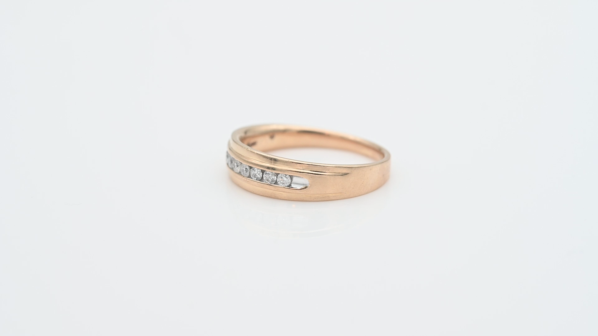 טבעת שליש איטרניטי משובצת יהלומים - מק"ט 61103, זהב 10K