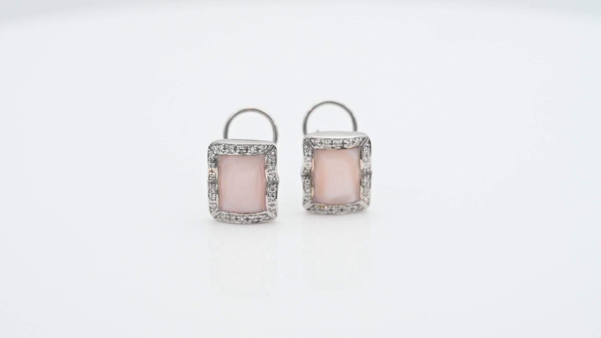 עגילי וינטג' צמודים מלבניים, משובצים אם הפנינה ויהלומים - מק"ט 61128, זהב 14K