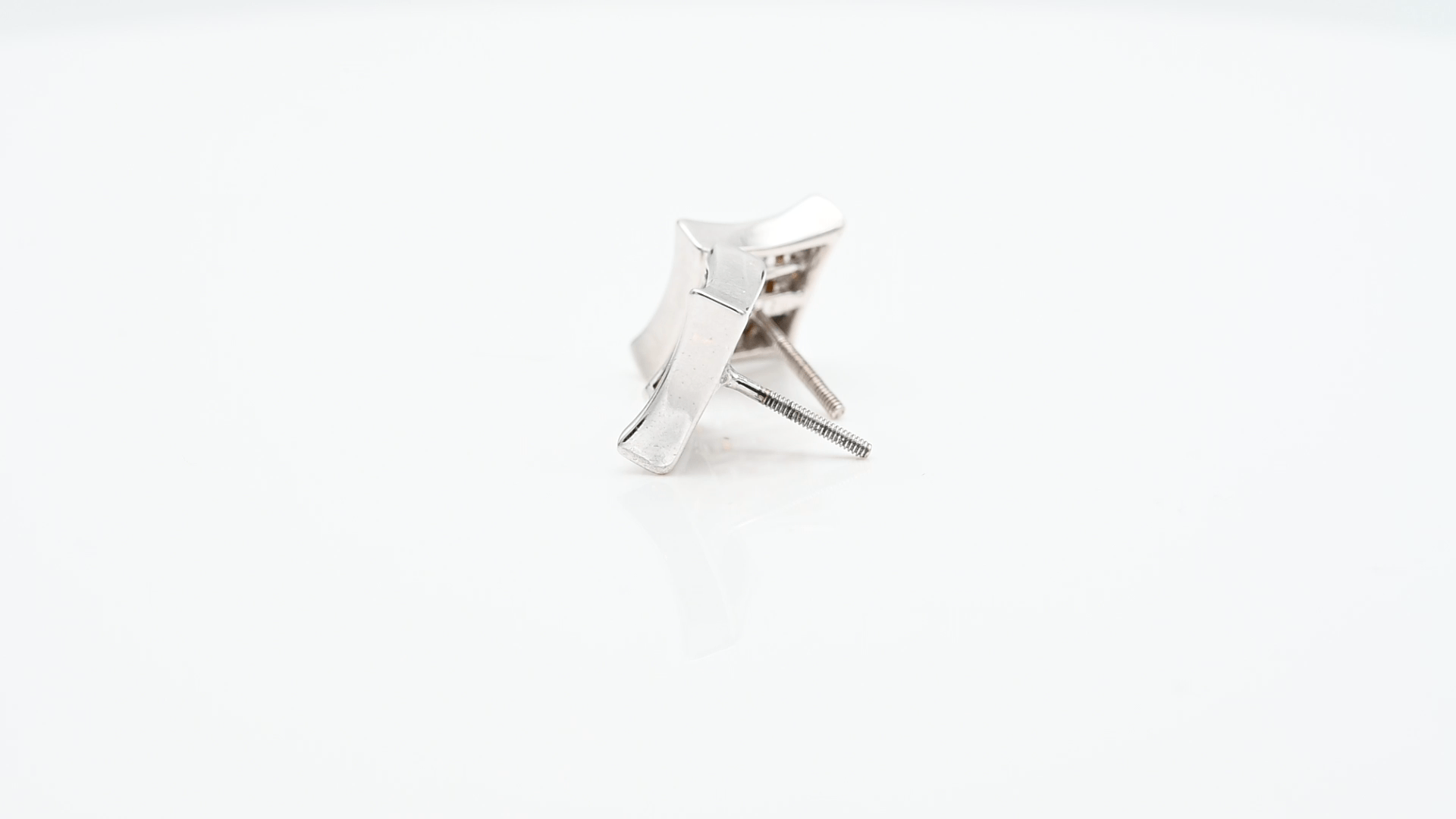 עגילים משובצים יהלומים כתומים ולבנים - מקט 8276