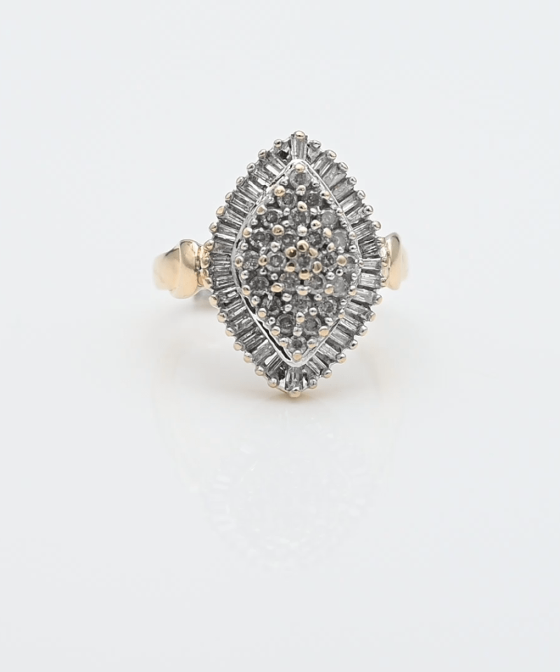 טבעת וינטאג משובצת יהלומים בחיתוך באגט ועגול, זהב 9-14K - מק"ט 31943