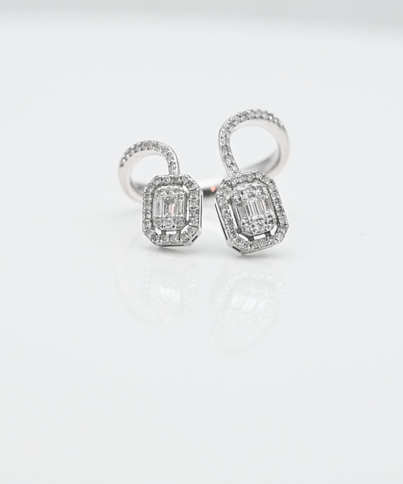 טבעת וינטאג משובצת יהלומים בחיתוך באגט ועגול, זהב 14K - מק"ט 50335