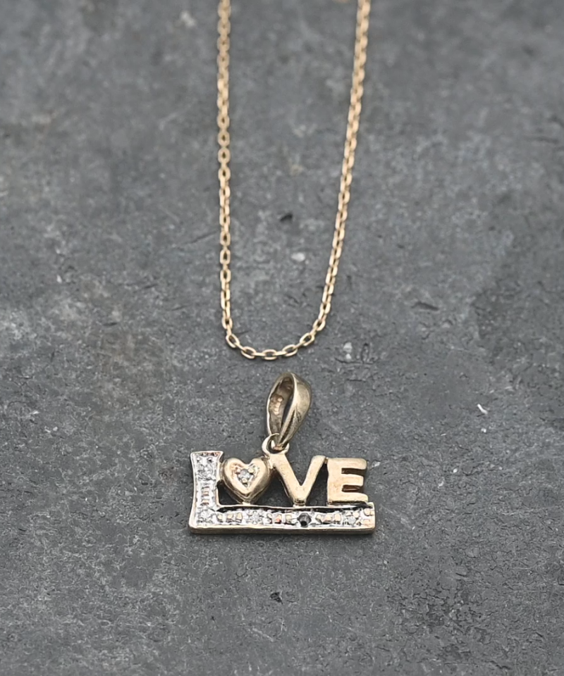 תליון וינטג' LOVE משובץ יהלומים, ללא שרשרת - מק"ט 33695, זהב 10K