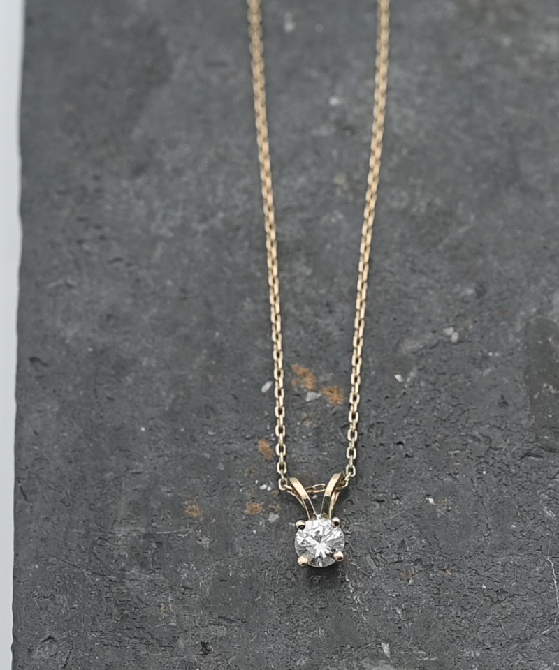 תליון סוליטר משובץ יהלום, כולל שרשרת - מק"ט 15360, זהב 14K