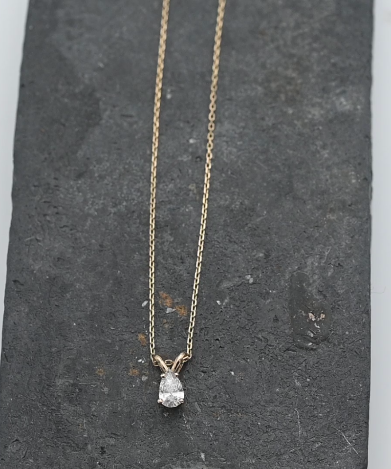 תליון סוליטר משובץ יהלום בחיתוך טיפה, כולל שרשרת - מק"ט 15366, זהב 14K