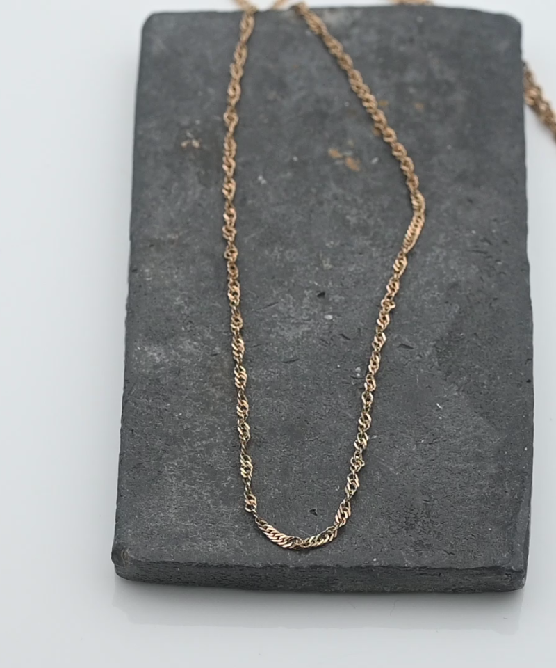 שרשרת זהב עדינה מסולסת בעובי 1.6 מ"מ - מק"ט 15405, זהב 14K