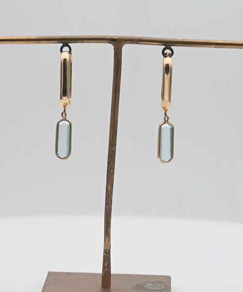 עגילי זהב תלויים משובצים בלו טופז - מק"ט 15441, זהב 14K