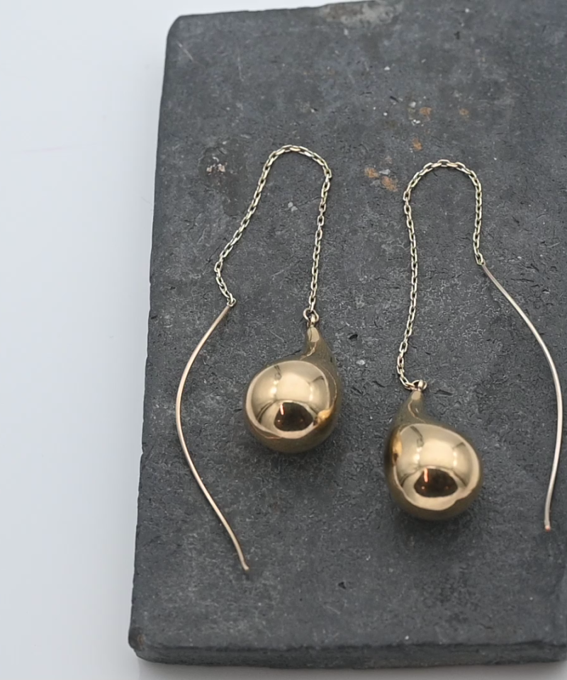 עגילי טיפת זהב חלולה עם תליית שרשרת - מק"ט 15453, זהב 14K