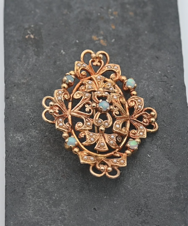 סיכת וינטג' משובצת אבני אופל ופנינים - מק"ט 15522, זהב 14K