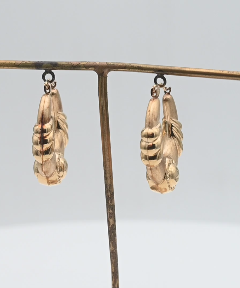 עגילי וינטג' חלולים, רקועים, עם פגעי לחיצה קלים ביותר. - מק"ט 15540, זהב 14K