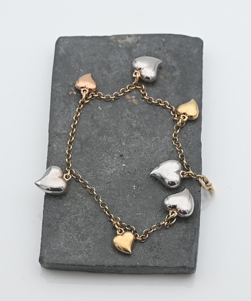 צמיד זהב עם תליוני לבבות חלולים - מק"ט 15554, זהב 14K