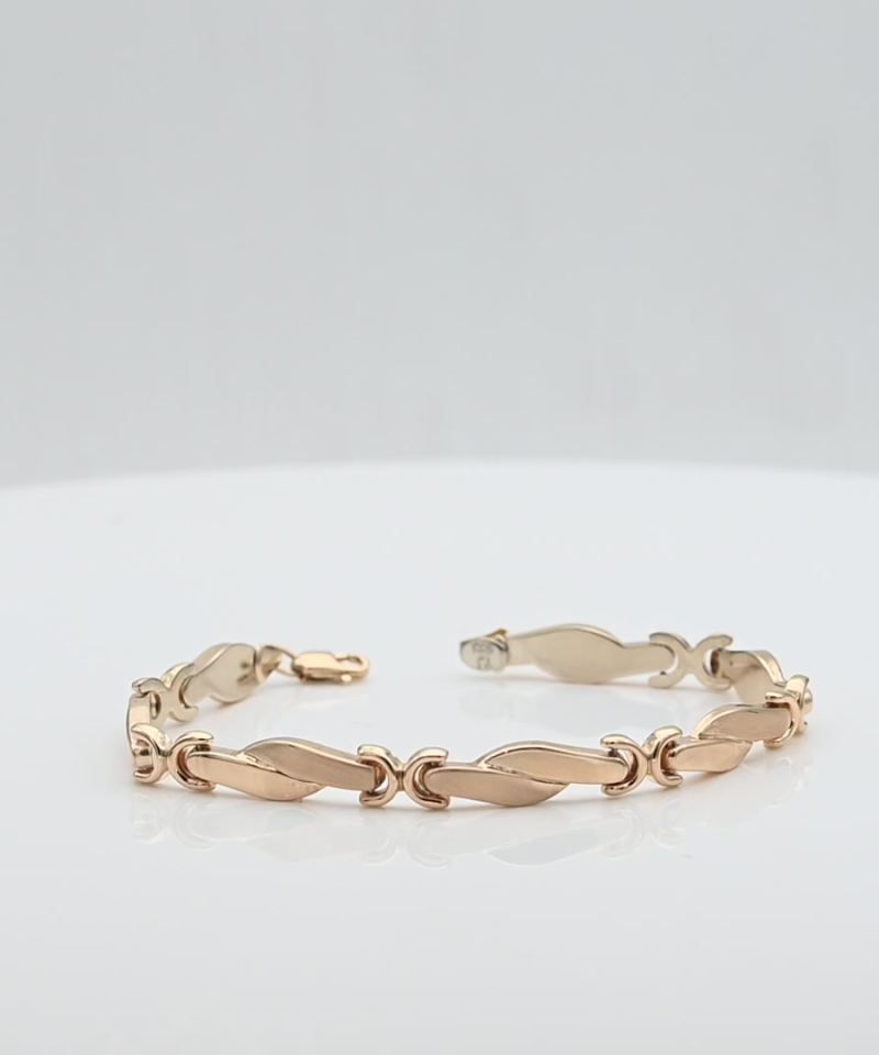 צמיד וינטג' זהב חלול ברוחב 6 מ"מ, בגימור מאט ומבריק, גם לחיצה קל ביותר - מק"ט 15576, זהב 14K