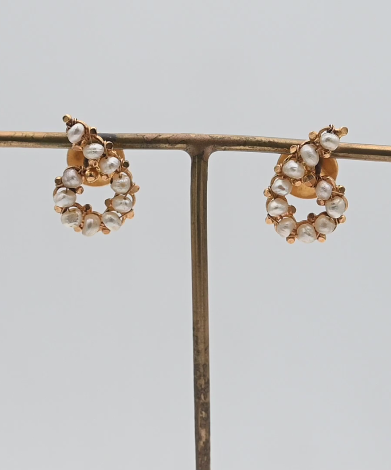 עגילי וינטג' צמודים משובצים פנינים - מק"ט 15583, זהב 21K