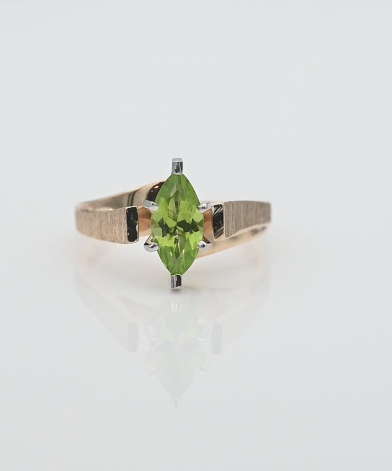 טבעת וינטג' משובצת פרידוט בחיתוך מרקיזה - מק"ט 34110, זהב 10K