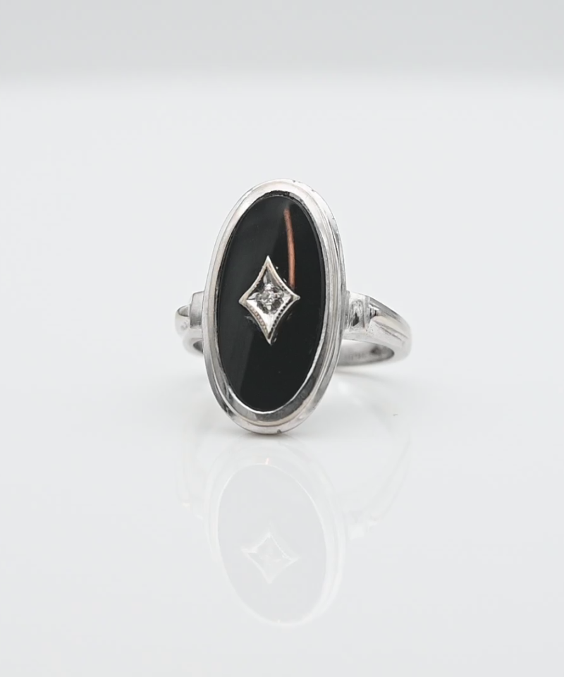 טבעת וינטאג אובלית משובצת אוניקס ויהלום - מק"ט 34187, זהב 10K