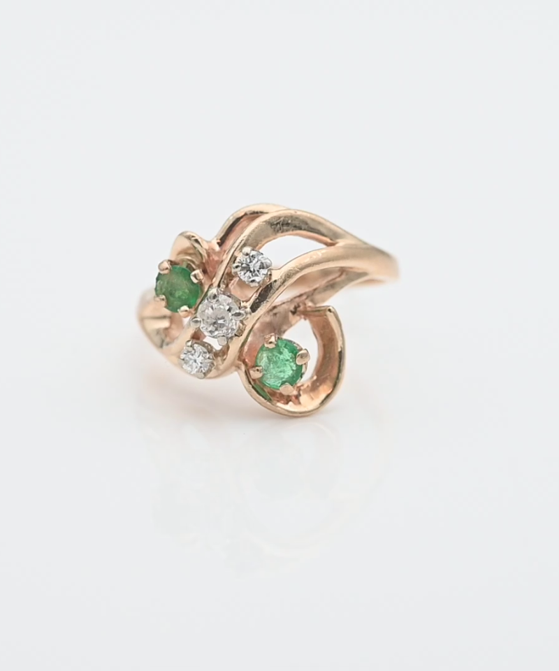 טבעת וינטג' משובצת אבני אמרלד ויהלומים - מק"ט 34261, זהב 14K