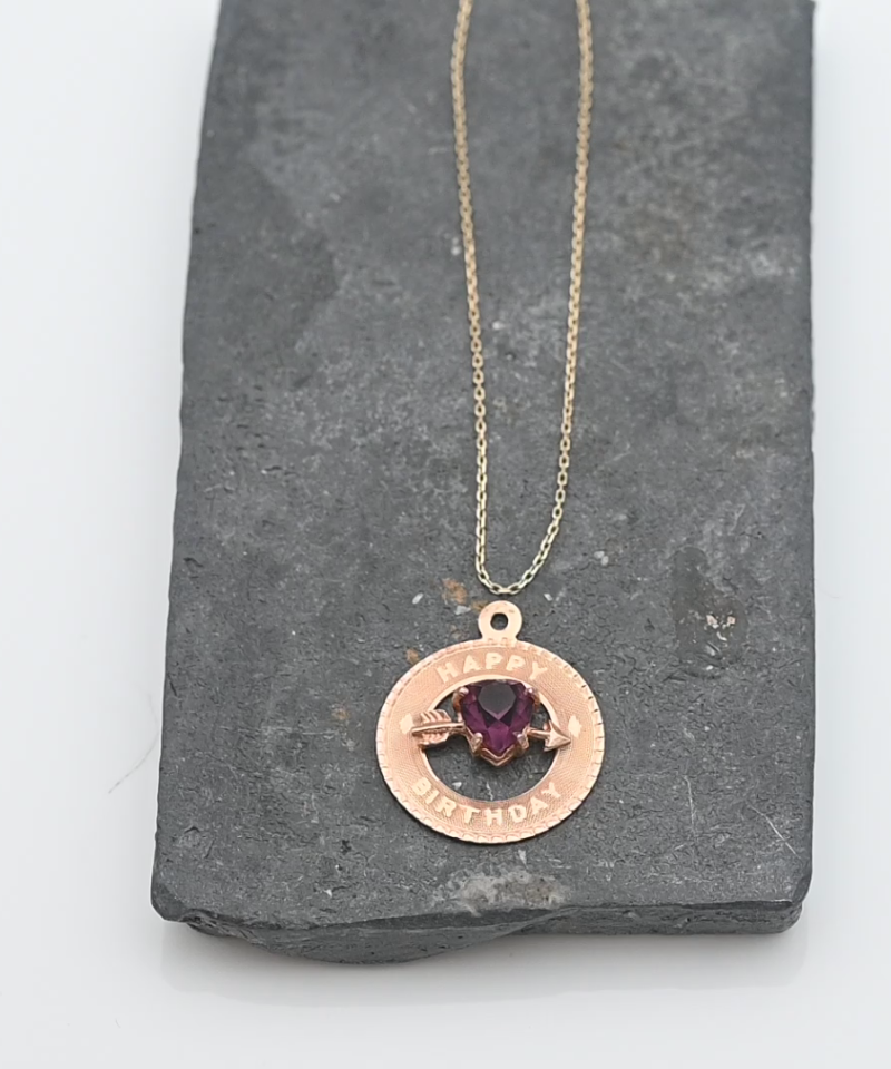 תליון וינטג', Happy birthday, משובץ אבן חן סגלגלה בחיתוך לב, קוטר 2 ס"מ - מק"ט 34271, זהב 14K