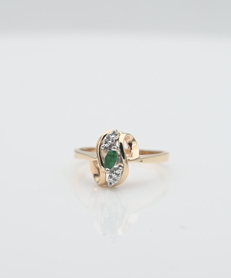 טבעת וינטג' משובצת אמרלד ויהלומים - מק"ט 34319, זהב 14K