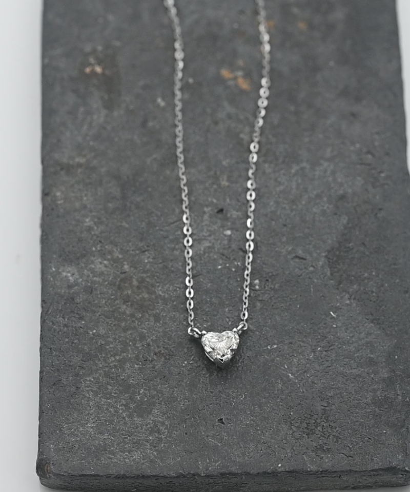 תליון סוליטר משובץ יהלום בחיתוך לב, כולל שרשרת - מק"ט 15729, זהב 14K
