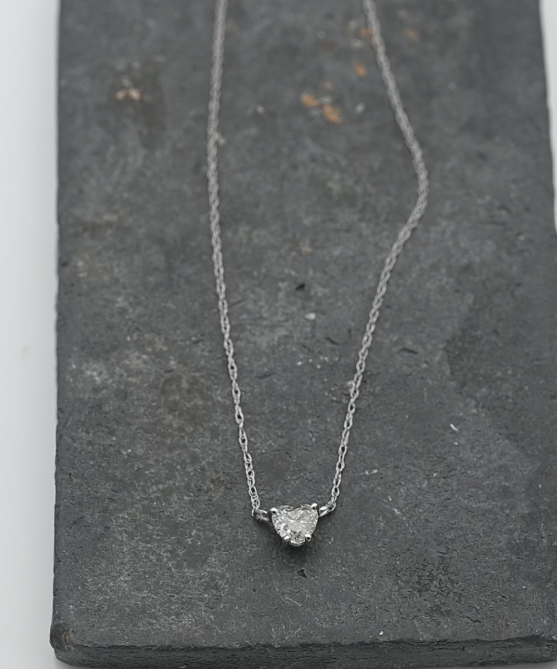 תליון סוליטר משובץ יהלום בחיתוך לב, כולל שרשרת - מק"ט 15738, זהב 14K