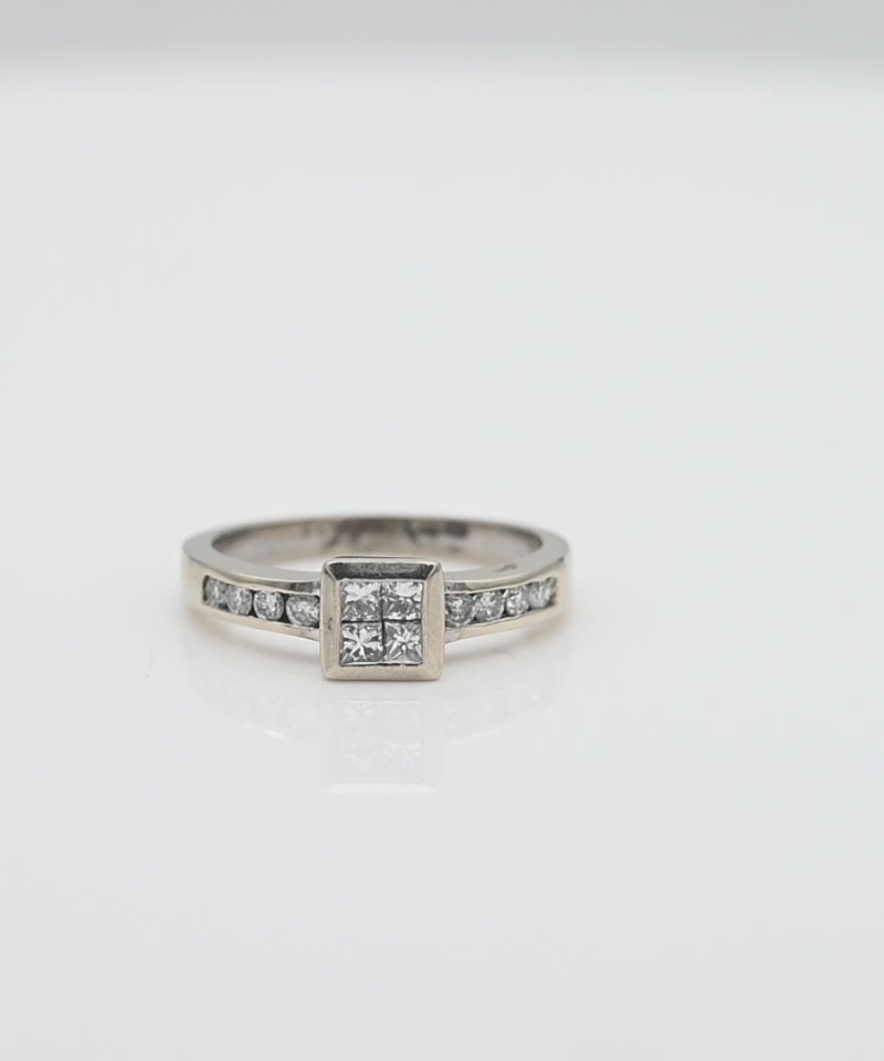 טבעת וינטג' משובצת יהלומים בחיתוך פרינסס ועגול - מק"ט 34404, זהב 14K