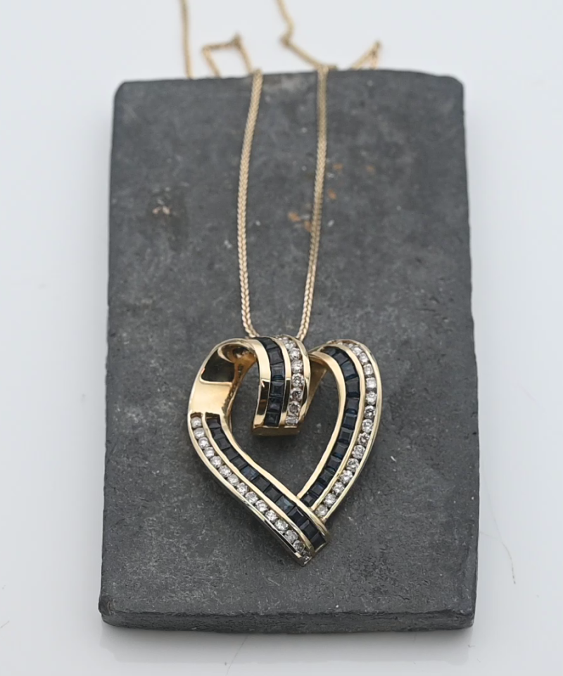 תליון וינטג' לב משובץ אבני ספיר ויהלומים, ללא שרשרת - מק"ט 34417, זהב 14K