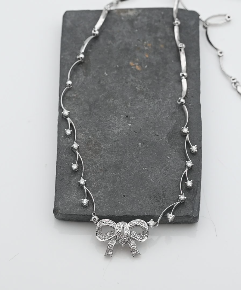 שרשרת וינטג' בצורת פפיון משובצת יהלומים - מק"ט 34419, זהב 14K