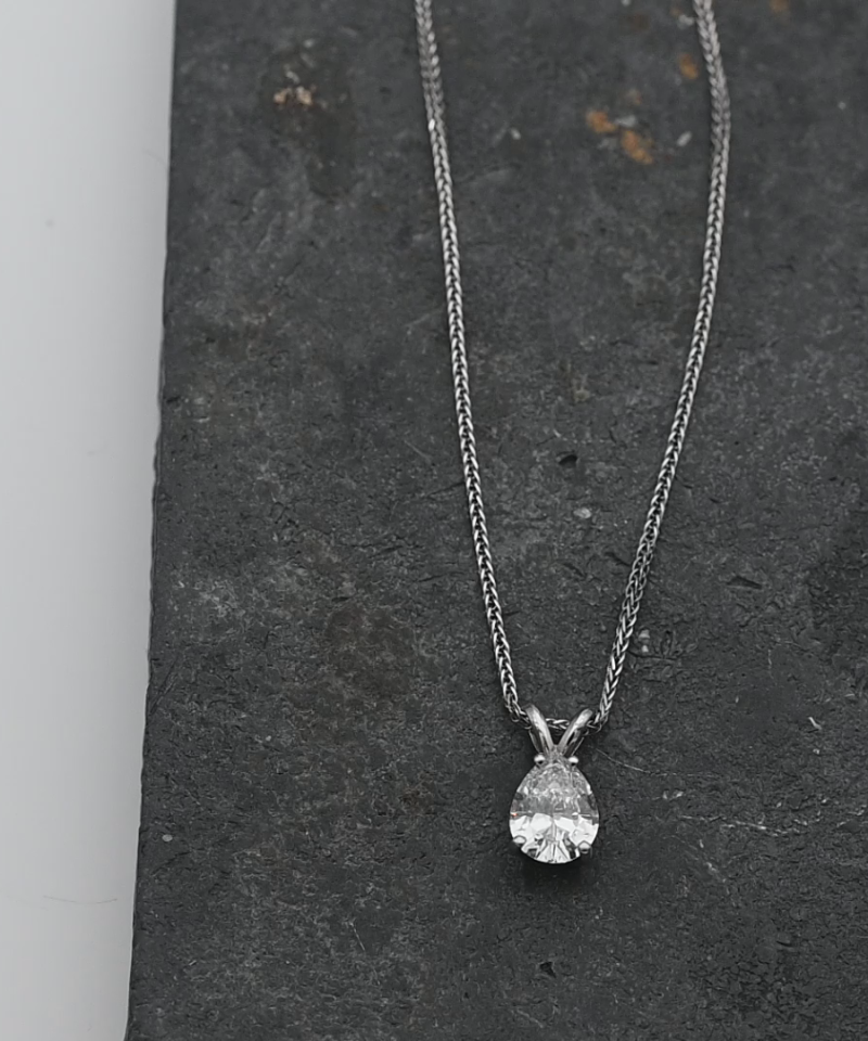 תליון סוליטר משובץ יהלום בחיתוך טיפה, כולל שרשרת - מק"ט 15745, זהב 14K