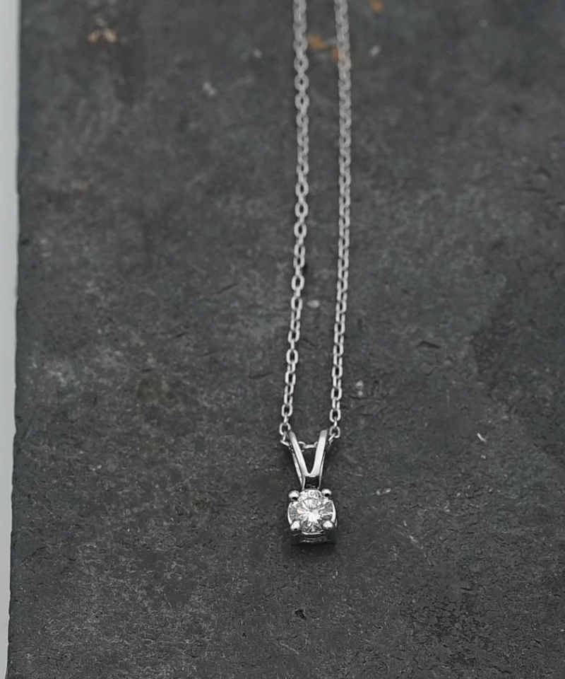 תליון סוליטר משובץ יהלום בחיתוך עגול, כולל שרשרת  - מק"ט 15805, זהב 14K